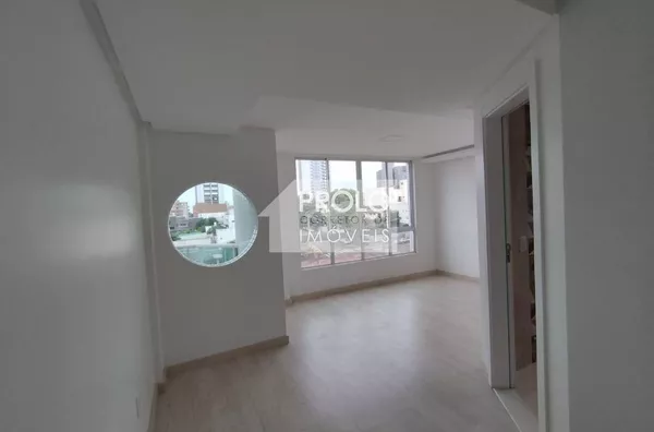 APARTAMENTO NA ÁREA CENTRAL.