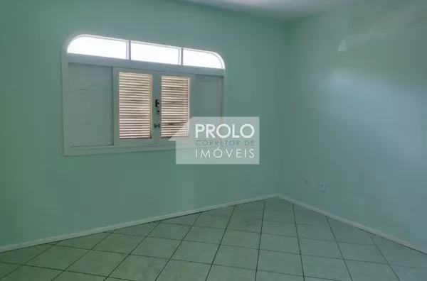 CASA NO ALVORADA, COM LOTE DE 22X22.