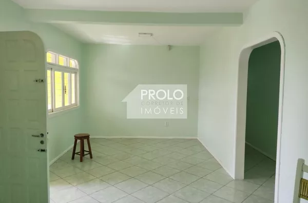 CASA NO ALVORADA, COM LOTE DE 22X22.