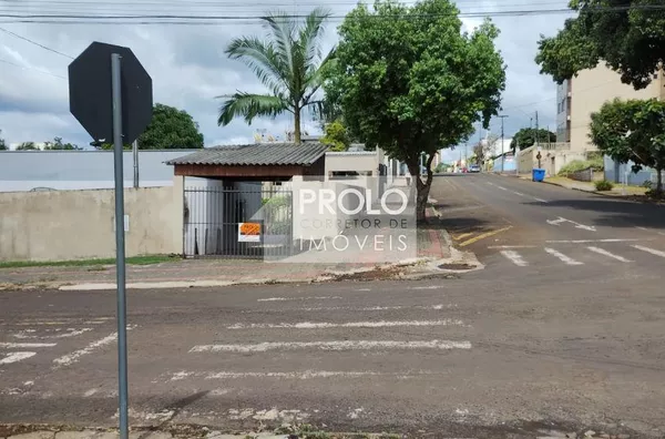 CASA DE ESQUINA / LOTE COMERCIAL, RUA CURITIBA.