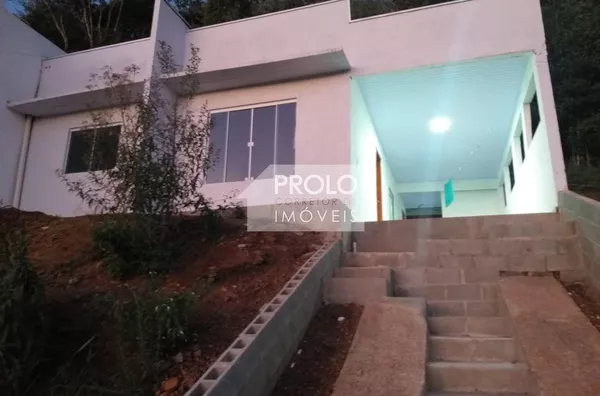 CASA COM SUÍTE + 02 QUARTOS, NO ALVORADA.