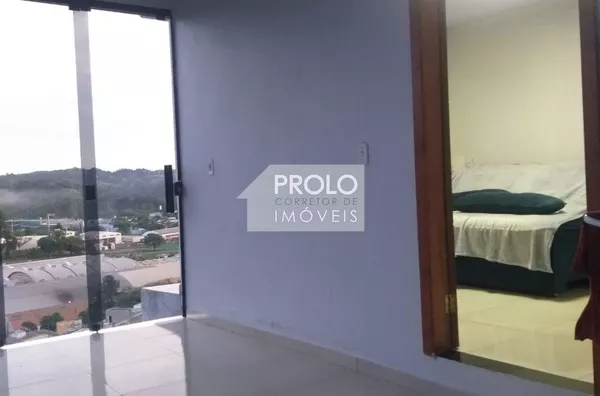 CASA COM SUÍTE + 02 QUARTOS, NO ALVORADA.
