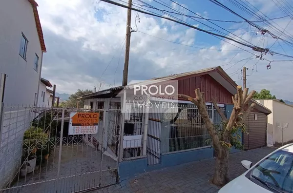CASA (LOTE COM 2 CASAS DE MADEIRA)