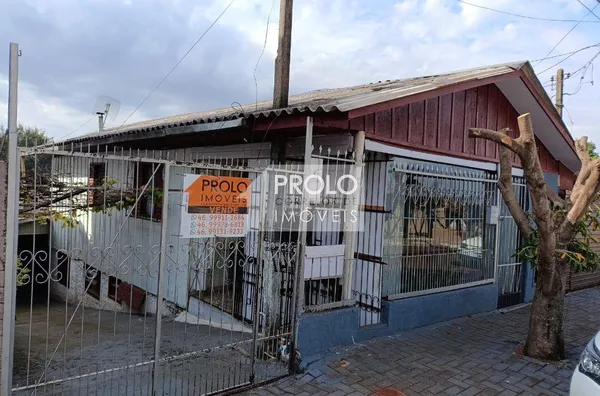 CASA (LOTE COM 2 CASAS DE MADEIRA)