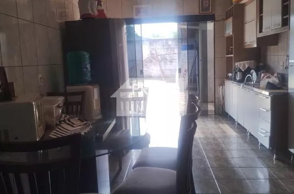 CASA COM SUÍTE E PISCINA AQUECIDA, NA CIDADE NORTE.