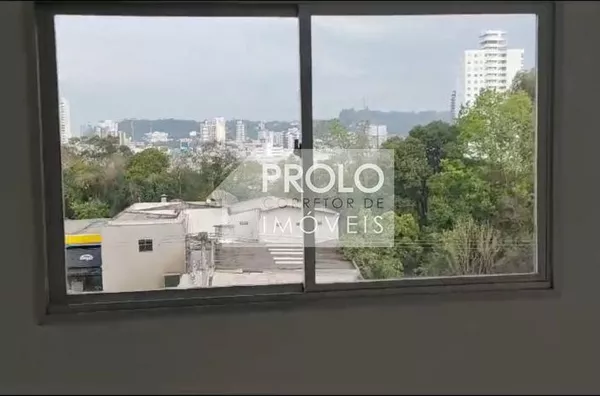 APARTAMENTO COM 2 SUÍTES + 1 QUARTO NA REGIÃO CENTRAL