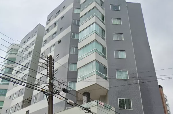 APARTAMENTO, OITAVO ANDAR, DE FRENTE PARA A AVENIDA.