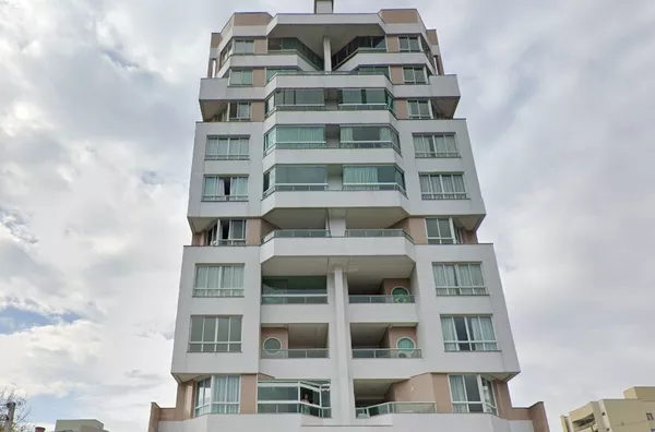 APARTAMENTO NA ÁREA CENTRAL.