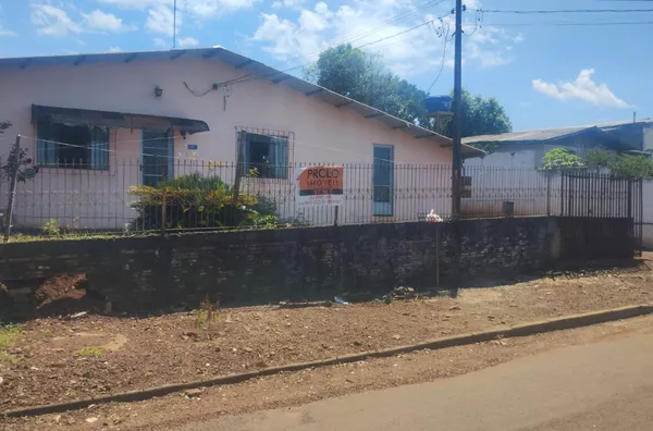 CASA DE ALVENARIA EM UM LOTE PLANO E COM SOBRA - Foto 2