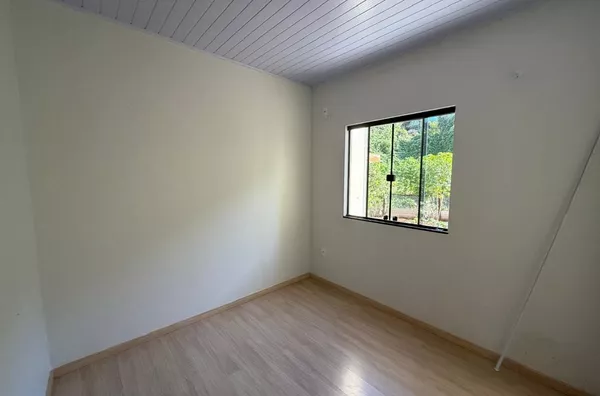 SOBRADO COM 02 QUARTOS NO CRISTO REI