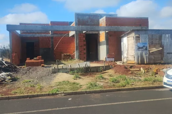 CASA DE ALVENARIA EM CONSTRUÇÃO COM 3 SUÍTES COM CLOSET - Foto 2