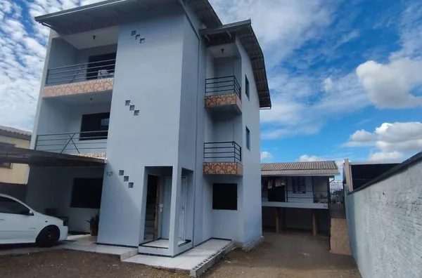 SÃO 3 APARTAMENTOS MAIS CASA COM PORÃO NO BAIRRO CANGO - Foto 1