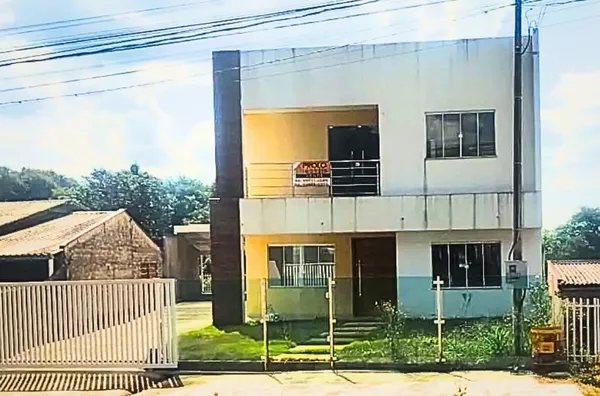 (VENDIDO) SOBRADO COM 4 SUÍTES, SENDO UMA NO PISO INFERIOR. PRÓXIMO DA POLICLÍNICA.