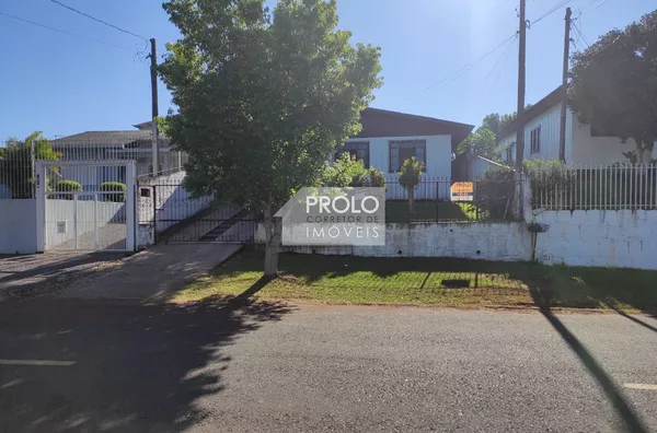 (VENDIDO) LOTE COM 2 CASAS