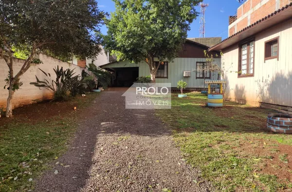 CASA ANTIGA DE MADEIRA NO BAIRRO NOSSA SENHORA APARECIDA