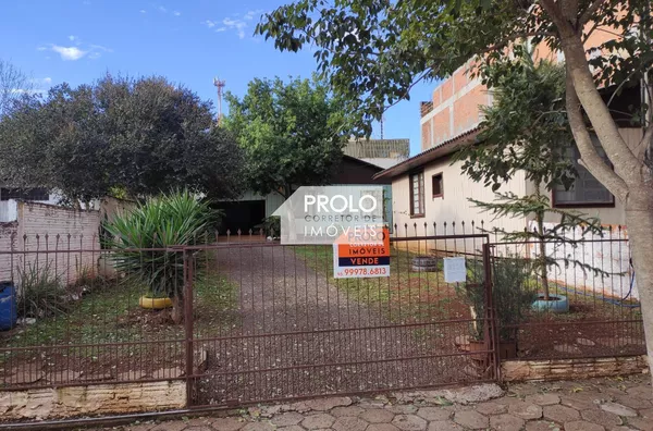 LOTE COMERCIAL COM CASA DE MADEIRA NOS FUNDOS/REGIÃO CENTRAL.