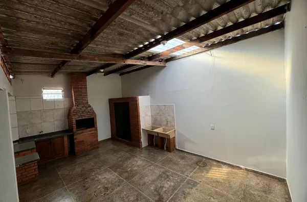 VENDO CASA LOCALIZADA NO BAIRRO TIJUCAL, CUIABA-MT