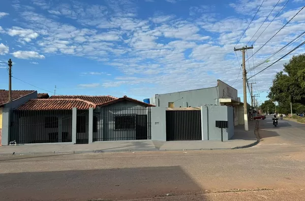 VENDO CASA LOCALIZADA NO BAIRRO TIJUCAL, CUIABA-MT