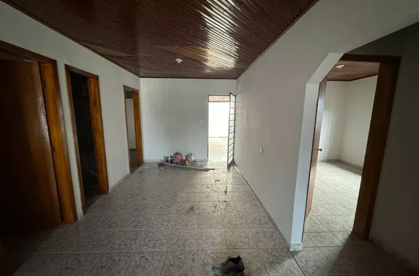 VENDO CASA LOCALIZADA NO BAIRRO TIJUCAL, CUIABA-MT