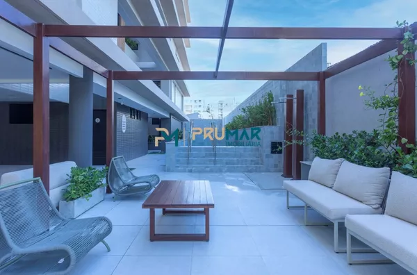 Lounge pool