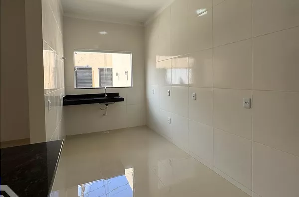  EXCELENTE CASA DISPONÍVEL À VENDA – SERRAVILLE 