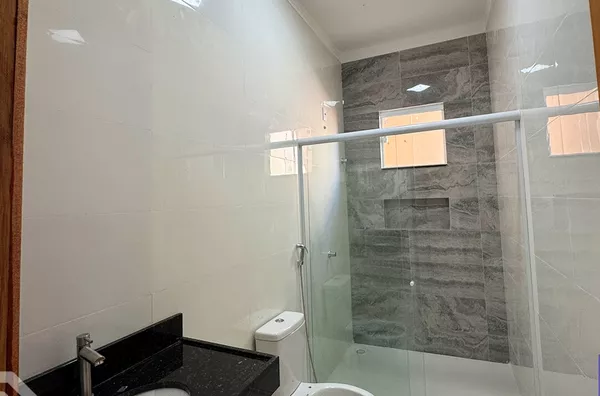  EXCELENTE CASA DISPONÍVEL À VENDA – SERRAVILLE 