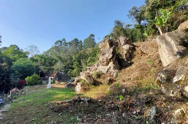 Terreno para Venda em Nova Friburgo / RJ no bairro VALE DOS PINHEIROS