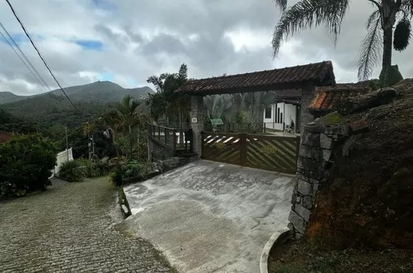 Casa em Condomínio para Venda no bairro CÓRREGO DANTAS
