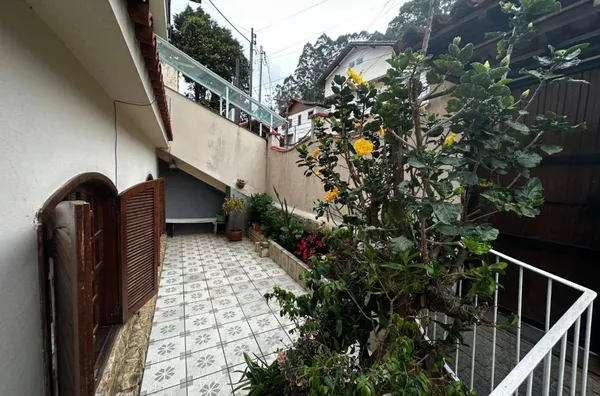 Casa para Venda em Nova Friburgo / RJ no bairro CÔNEGO