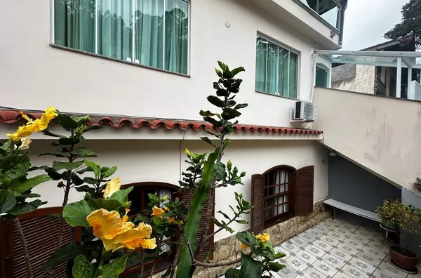 Casa para Venda em Nova Friburgo / RJ no bairro CÔNEGO