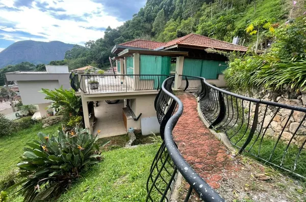 Casa para Venda em Nova Friburgo / RJ no bairro CASCATINHA