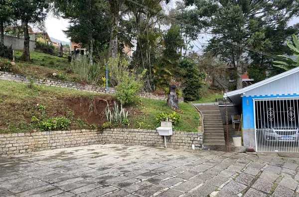 Casa para Venda em Nova Friburgo / RJ no bairro CASCATINHA