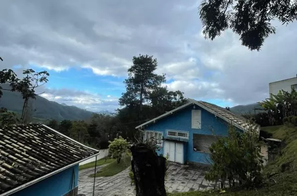Casa para Venda em Nova Friburgo / RJ no bairro CASCATINHA