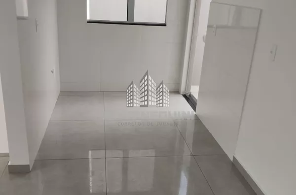 SOBRADO A VENDA NO BAIRRO FRARON