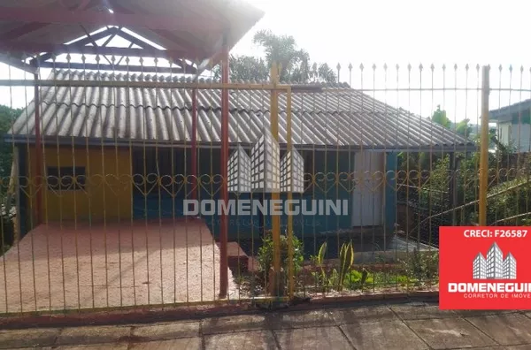 VENDE-SE CASA COM PORÃO BAIRRO SUDOESTE !!