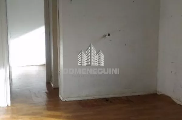 VENDE-SE CASA COM PORÃO BAIRRO SUDOESTE !!