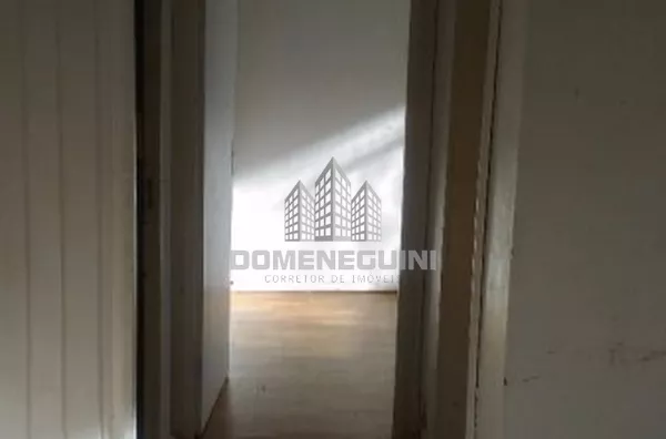 VENDE-SE CASA COM PORÃO BAIRRO SUDOESTE !!