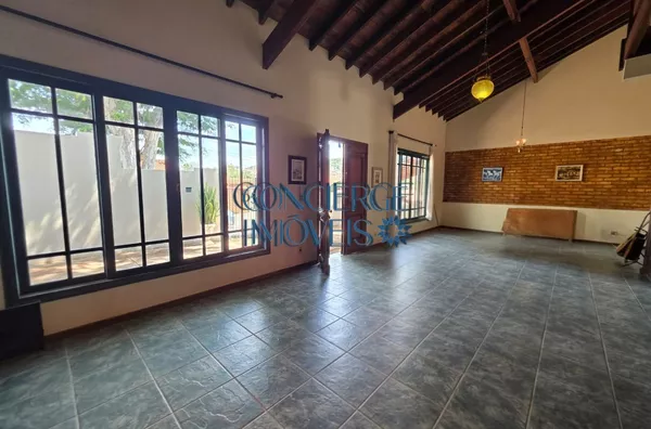 Casa Térrea com Arquitetura Italiana no Jd Panorama – Vinhedo/SP