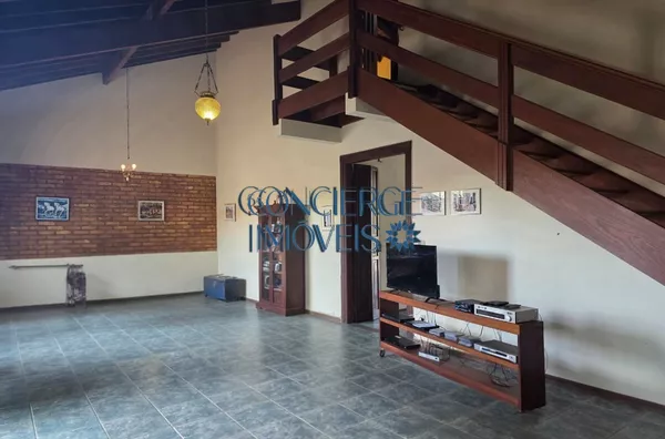 Casa Térrea com Arquitetura Italiana no Jd Panorama – Vinhedo/SP