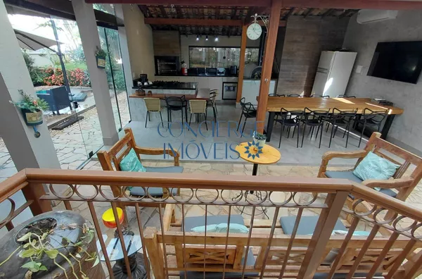 Casa charmosa com 3 suítes no Cond. Vila Brasiliana, em Valinhos