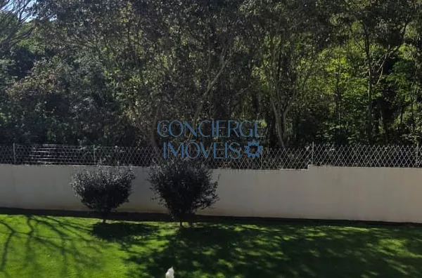 Casa com quintal verde e 3 suítes no cond.Villagio di Verona/Vinhedo