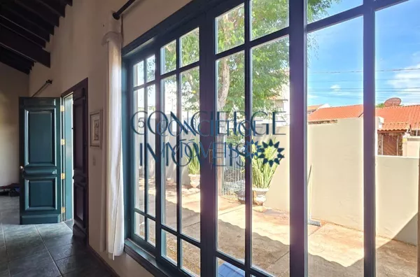 Casa Térrea com Arquitetura Italiana no Jd Panorama – Vinhedo/SP