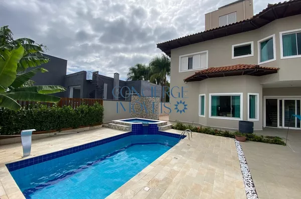 Casa com vista de 1.000m² | Cond. Hípica I – Vinhedo