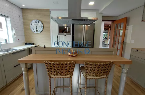 Casa charmosa com 3 suítes no Cond. Vila Brasiliana, em Valinhos