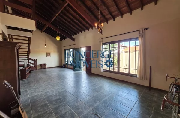 Casa Térrea com Arquitetura Italiana no Jd Panorama – Vinhedo/SP