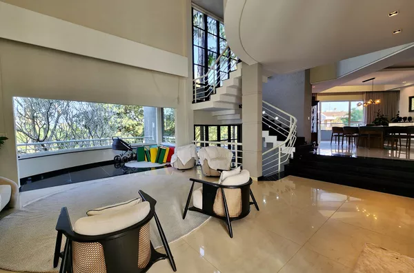 RECANTO DA PITANGUÁ - Casa em Condomínio À Venda com 514m² de Área Construída, 832m² de Terreno.