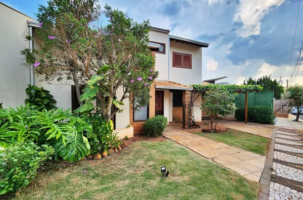 Casa 3 Quartos À Venda na Terra de Santana II em Londrina"