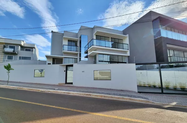 SOBRADO - 202m² Construção, Vista Para o Lago, À Venda no Jd. Universitário