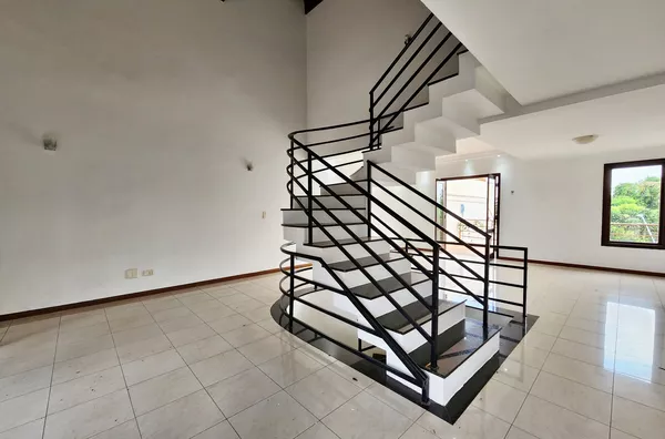 Casa 3 Quartos À Venda na Terra de Santana II em Londrina"
