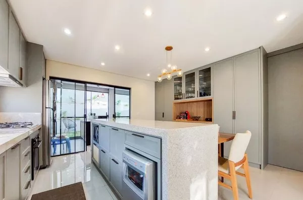 TAUÁ ARANGUÁ  - Sobrado 3 Quartos, 1 Suíte, 199m², À Venda no Parque Tauá